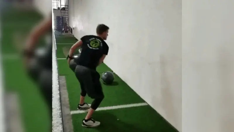 WOD-of-the-Week-Rotating-Med-Ball-Toss Fringe Sport